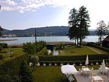 Ferienwohnung Degas, Liegewiese am See